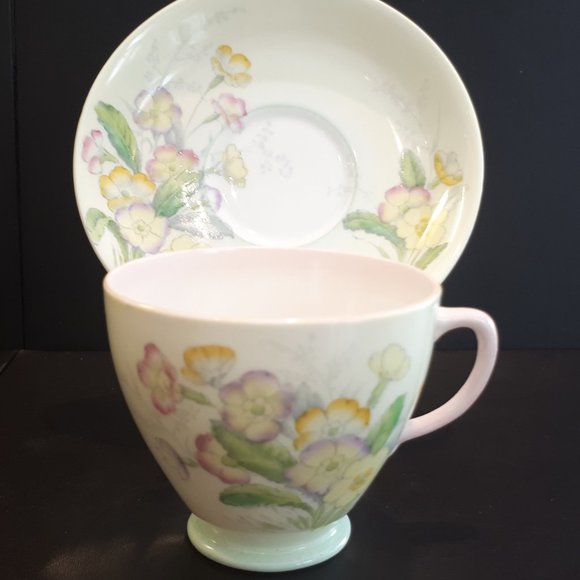 Old Royal fine china pastel colored flowers design - Picture 2 of 7